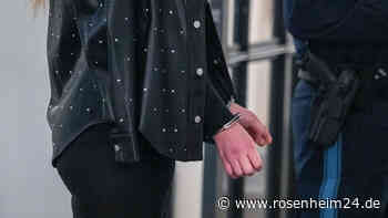 Wohnungsinhaber mit Messer niedergestochen: So lange muss die Geflüchtete (52) in den Knast