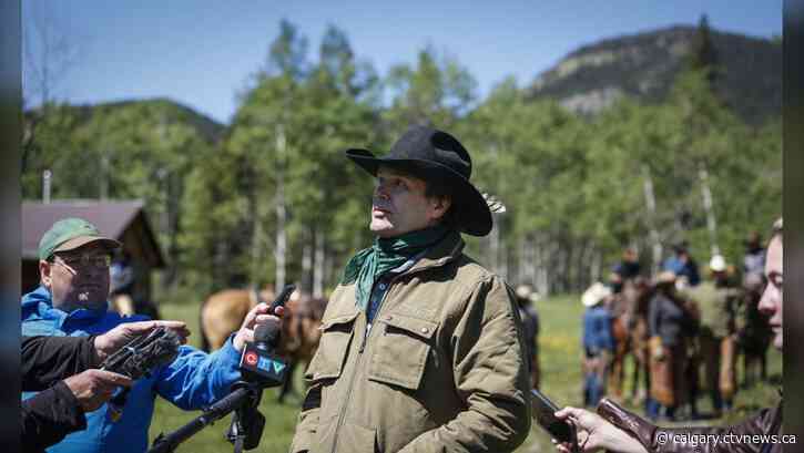 Country star Corb Lund criticizes Alberta minister over coal application support