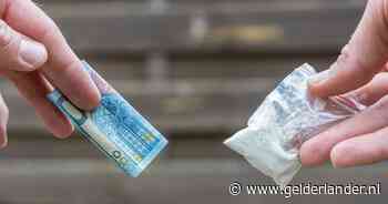 Onopvallende Opel Corsa naast politiebureau blijkt rijdende drugswinkel