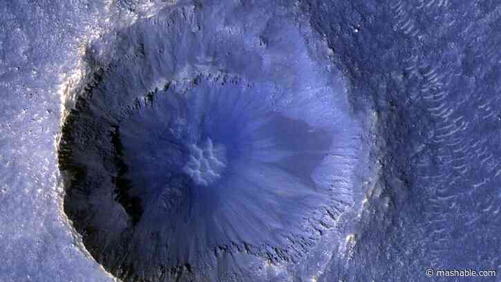 NASA spacecraft spots dramatic view of new impact crater on Mars
