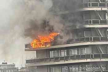 Uitslaande brand op zesde verdiep appartementsgebouw: twintig bewoners geëvacueerd, één gewonde
