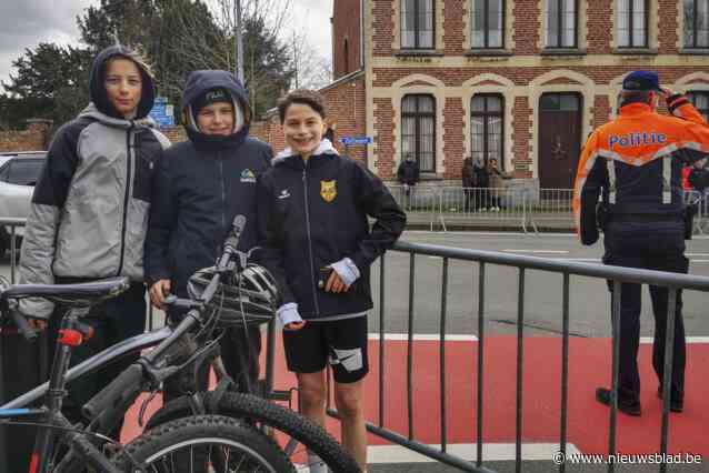 Koude kan wielerfans niet deren: veel volk in Strijpen