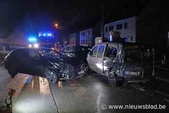 Drie wagens lijden schade na zware aanrijding