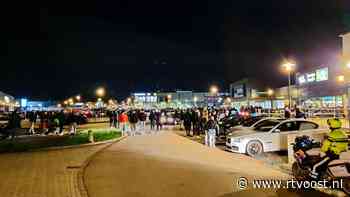 Carmeeting op meubelplein in Enschede verloopt gemoedelijk en zonder problemen