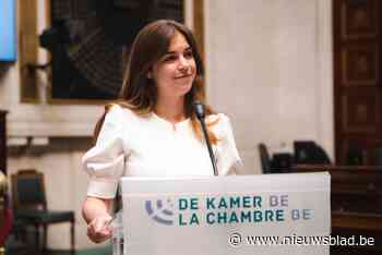 Schepen Vicky Reynaert wekenlang buiten strijd na zware val in parlement: “Tanden staken door mijn lippen”