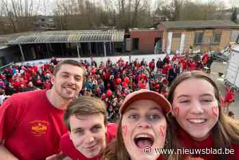 Chiro Blaasveld kleurt massaal rood: meer dan 500 leden en sympathisanten protesteren tegen uitbreiding school