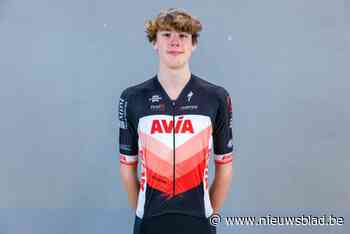 Rune Boden plukt voorjaarsbloemen voor Avia-Rudyco CT