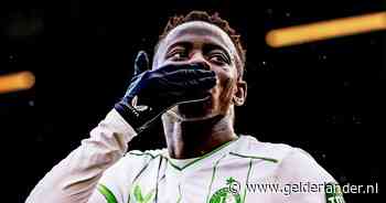 ‘Alles-of-nietsspeler’ Yankuba Minteh redder in nood voor Feyenoord met wereldgoal: ‘Natuurlijk deed ik dat bewust’