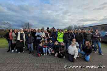Dubbelgebuurte Eyndoven-Locht eert haar bruggenbouwer Jef Hofmans (75), ook Jan Peumans feliciteert hem