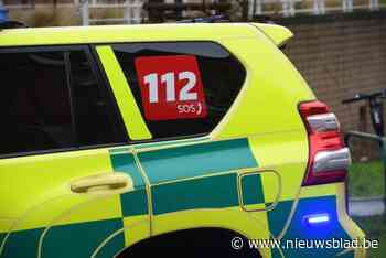 Auto belandt tegen gevel van woning