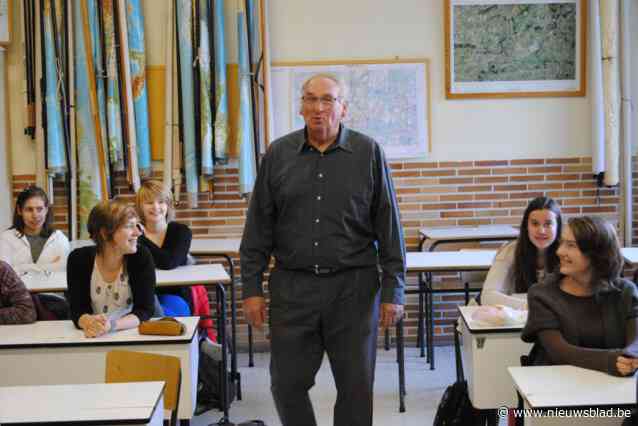 Freddy (79) hielp meer dan 15.000 jongeren aan een rijbewijs, nu is hij helemaal hersteld van hersenbloeding en geeft opnieuw gratis verkeerslessen