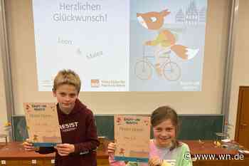 Erstes Diplom für die Nachwuchs-Studierenden Malea und Leon