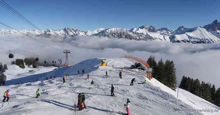 Zwei Mädchen bei Zusammenstoß auf Skipiste verletzt