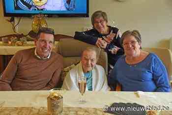 Sylvia blaast 101 kaarsjes uit in Hof ter Veldeken