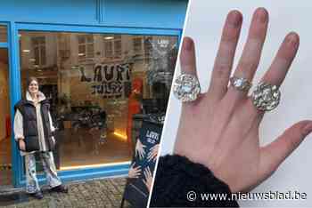 Laura (24) van Lauri JWLRY opent pop-up in Lange Koepoortstraat: “Mijn juwelen zijn niet alledaags, maar wel voor alle dagen”