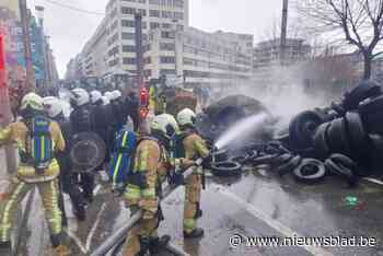 Boeren zetten Europese wijk in brand: “Braaf protesteren helpt niet meer”