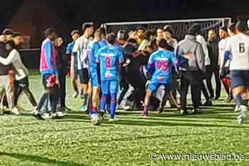 “Beide ploegen zijn in de fout gegaan, het is verwerpelijk”: hoe een voetbalwedstrijd “tussen vrienden” ontaardde in vechtpartij