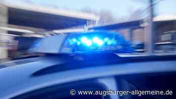 66-Jähriger fährt gegen geparkten Lastwagen und wird verletzt