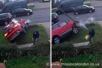 Man narrowly avoids being hit in Edgware car crash