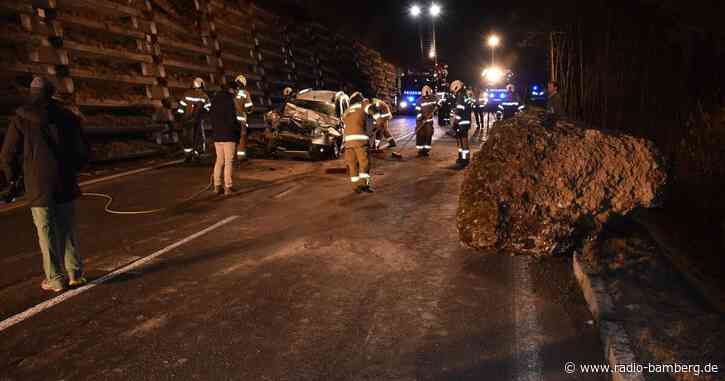 Zehn-Tonnen-Fels stürzt auf Straße in Österreich