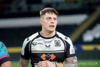 Watch Liam Sutcliffe incident as Hull FC centre banned for contact with referee