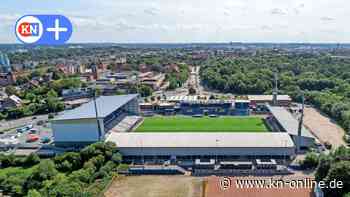 Im Spiel Holstein Kiel gegen St. Pauli: Im Gästeblock bricht Stadion-Tribüne ein