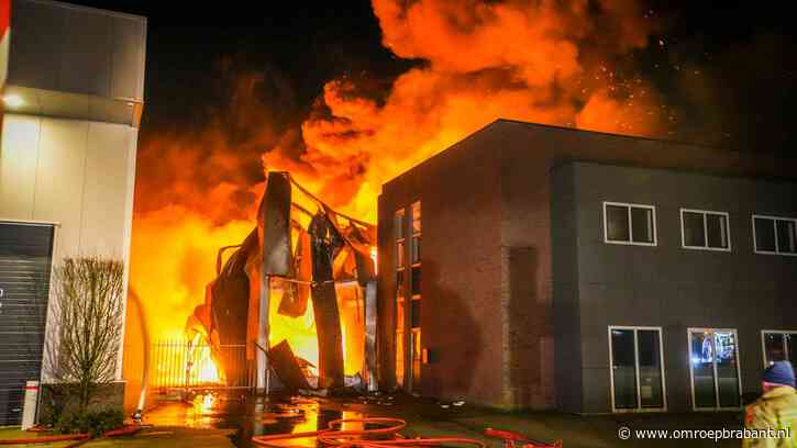Jerrycan gevonden bij afgebrand bedrijfspand, daders op beeld vastgelegd