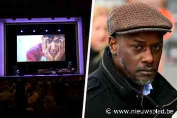 Vader van Sanda Dia stelt boek voor in bomvolle Roma: “Wat ik de voorbije jaren heb geleerd? Dat boosheid en haat je nergens toe brengen”