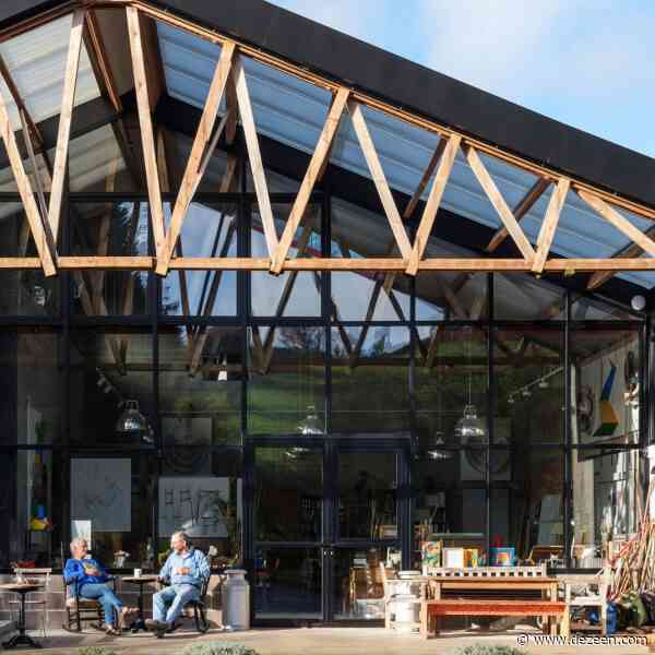 David Kohn Architects celebrates "marks of former life" in cowshed conversion