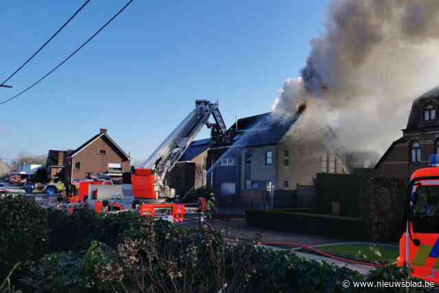 Zware woningbrand in Zottegem: rookpluimen van ver te zien