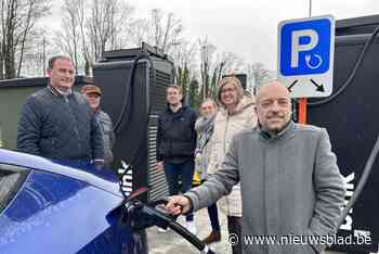 Tot 300 kilometer laden in een kwartier dankzij snelladers op carpoolparking in Oudenburg