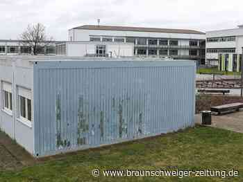 80 Tieflader-Transporte für Wolfsburgs Super-Modulbau an Schule