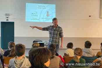 Leerlingen van VBS De Schatkist leren over valkuilen van gsm-gebruik: “Kinderen vertrouwen hun digitale vriendje zo snel”