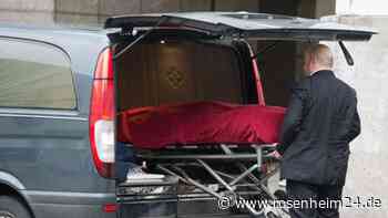 Männer wickeln tote Mutter in Teppich und tragen sie zum Auto – jetzt ermittelt die Polizei