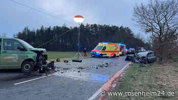 Transporter rast frontal in Auto: Rentner-Ehepaar (†90) stirbt bei Horror-Crash