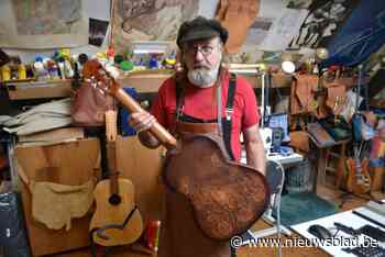 Creatieve duizendpoot Phil (65) legt zich na meubels maken, tekenen en musiceren nu ook toe op bewerking van leder: “Variatie houdt mijn creativiteit scherp”