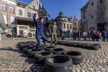 Bataljon Artillerie schenkt tweeduizend euro aan ’t Hofke en laat Lierse scholen kennismaken met werking