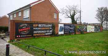 Waarom de muur van dit huis tjokvol reclame hangt: ‘Patrick, mag ik er ook nog bij?’