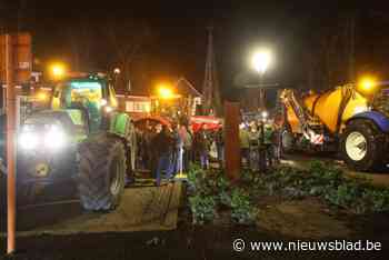 Boze boeren bekogelen gevel gemeentehuis Essen na goedkeuring ruimtelijk beleidsplan