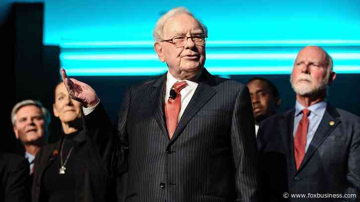 Warren Buffett blasts government regulations in annual letter