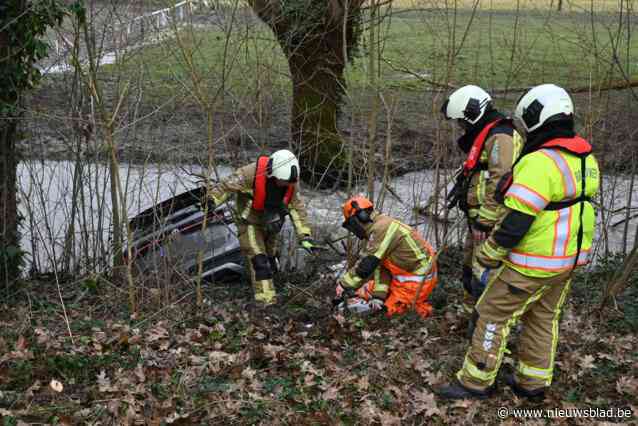 Auto 80 meter meegesleurd in Heulebeek