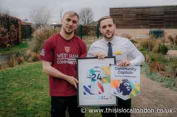 West Ham's Jarrod Bowen presents award at Queen's Hospital