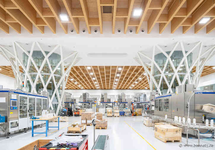 Milchweißer Tetra Pak
 - Forschungszentrum in Modena von ZPZ Partners