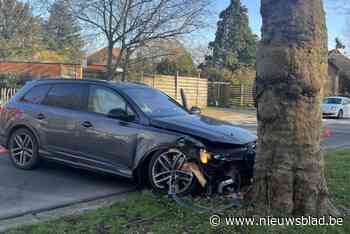Autobestuurder onder invloed loopt verschillende snijwonden op bij ongeval