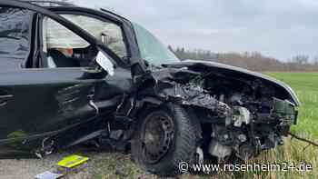 Schwerer Unfall auf „alter B12“ bei Altmühldorf: Wohl zwei Verletzte