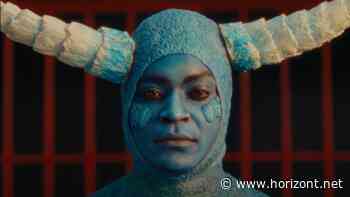 "Built to Resist": Mit diesen bunten Cosplayern feiert Kultmarke Eastpak ihr Comeback