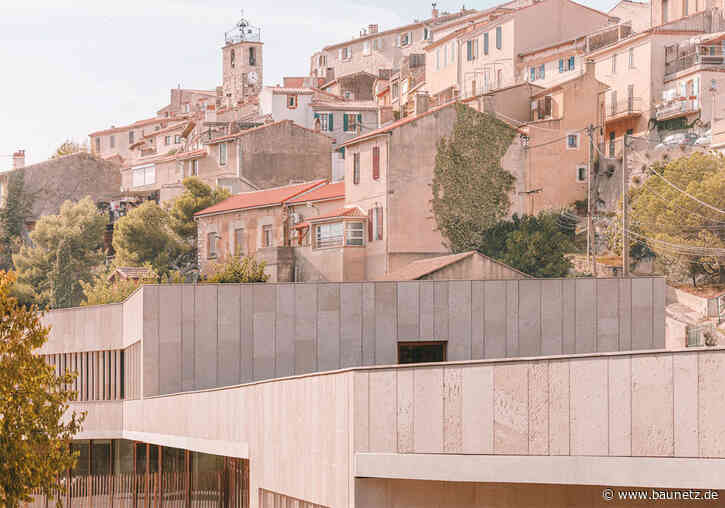 Korsisch inspiriert
 - Schule in der Provence von Amelia Tavella