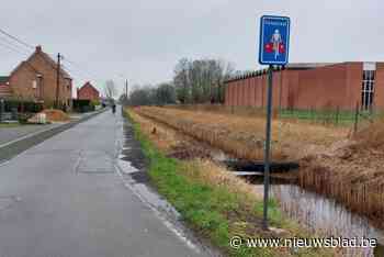 Auto’s moeten voortaan achter fietsers blijven in Leikensweg