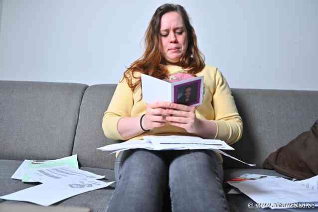 Kim (29) werd doodverklaard in plaats van haar zus, en dat heeft grote gevolgen: “Goed mogelijk dat ik de komende twee maanden geen loon heb”