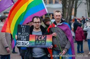 Mahnwache vor der Stadthalle zeigt „Klare Kante“